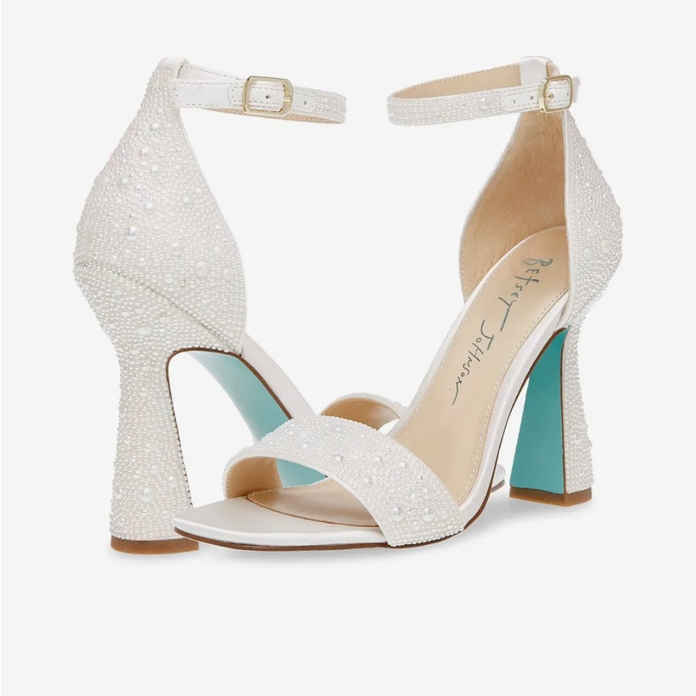 Blue‎ by Betsey Johnson Dani white Pearl-Embellished Heels NEW 9.5